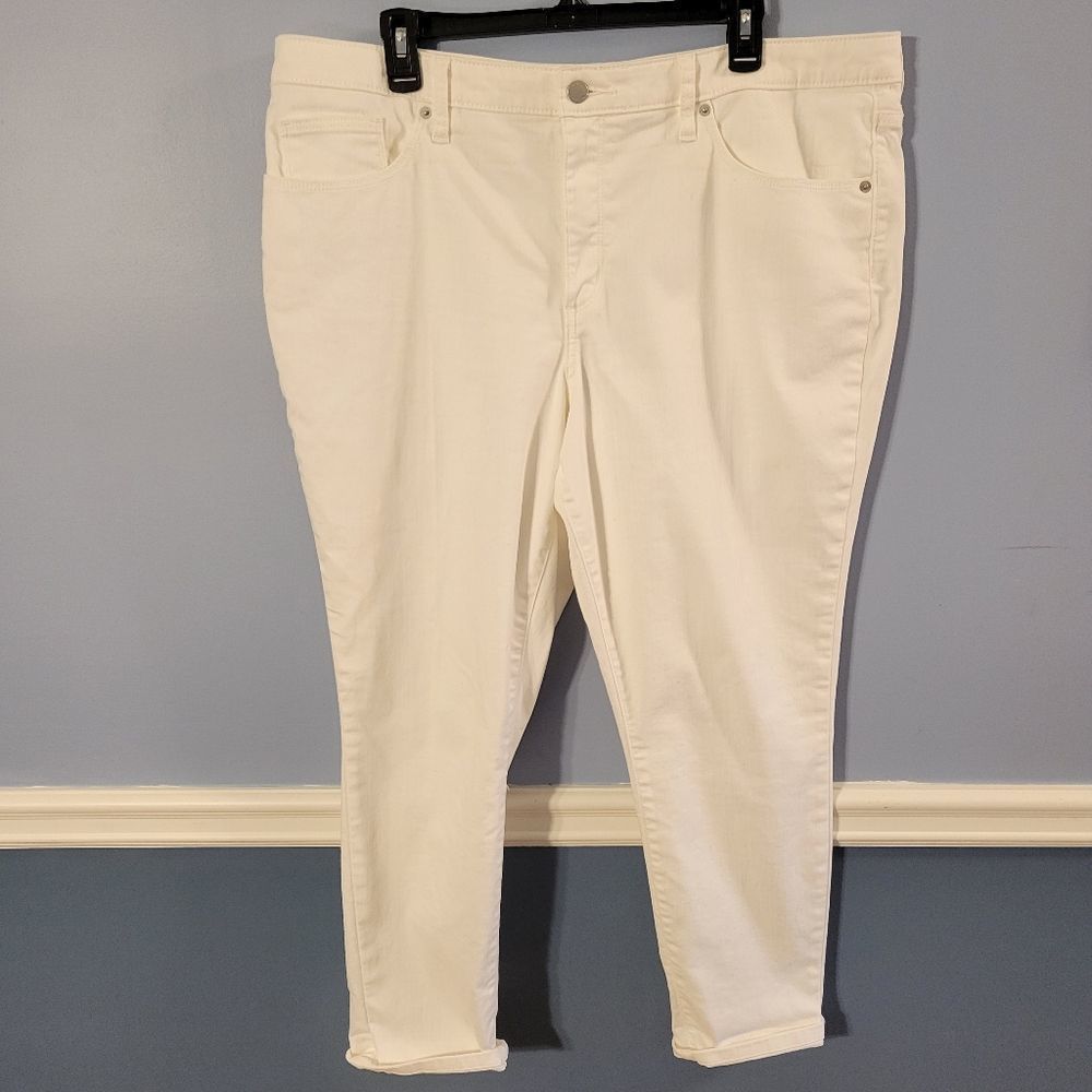 Universal Thread white high rise skinny crop denim jeans